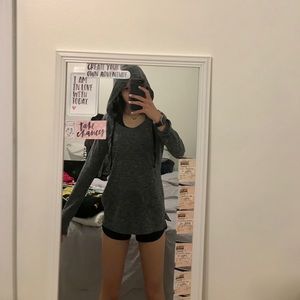 2/20💫GREY HOODED PULLOVER- size medium